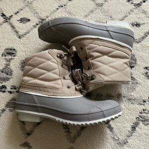 Khombu Quilted Lace-Up Waterproof Winter Boots - Beige and Gray